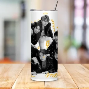 Termo Bts Skinny Tumbler De 20 Oz <span style="color: green; font-weight: bold;">Envío gratis</span>